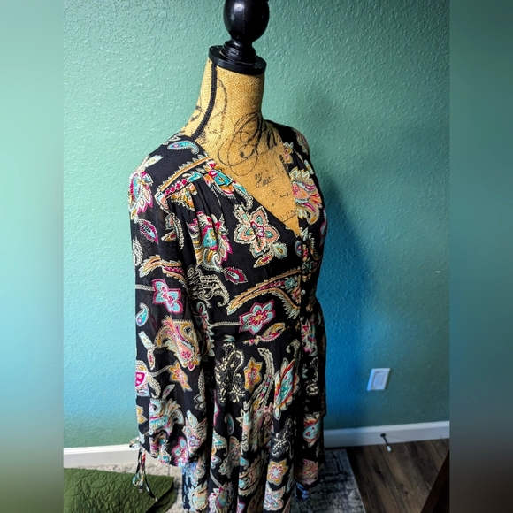 Influence Dresses & Skirts - NWOT Influence high low Paisley dress